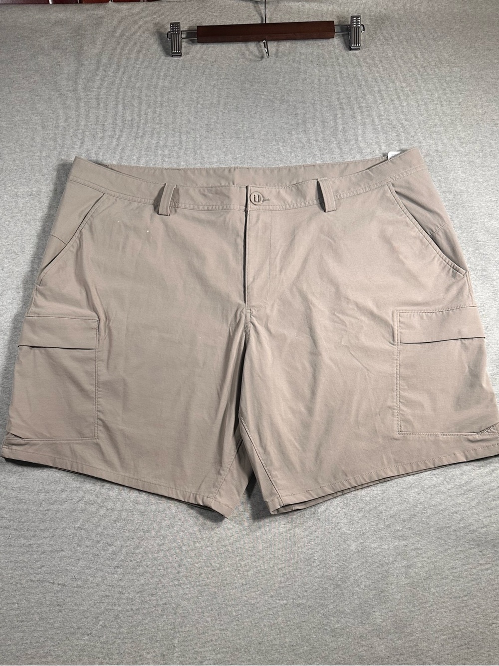 Under Armour Men's Tan Cargo Shorts